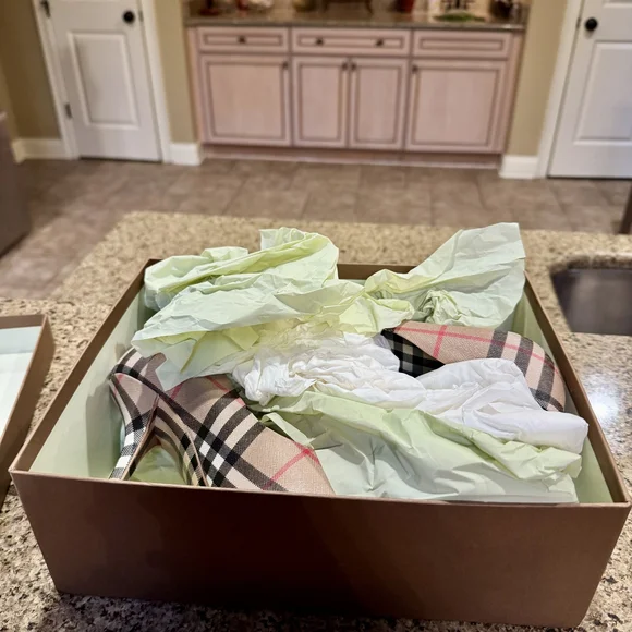 Burberry Women's Checkered Heels - Beige, Black, and Red - Picture 5 of 7